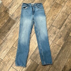 Abercrombie The 90s Straight Ultra High Rise